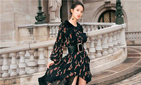 石狮标题：包生男孩机构：助你成功代怀生子，实现家庭梦想
